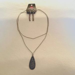Paparazzi necklace & earrings set, silver & black